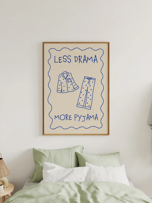 Schlafzimmer Poster "Less Drama More Pyjama" in Blau
