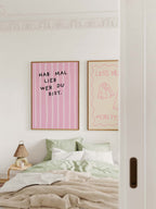 Hab mal lieb wer du bist Streifenposter in Rosa