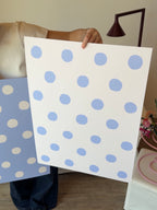 Polka Dot Poster in Creme & Hellblau