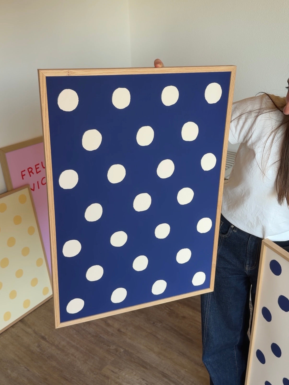Polka Dot Poster in Marineblau & Buttergelb