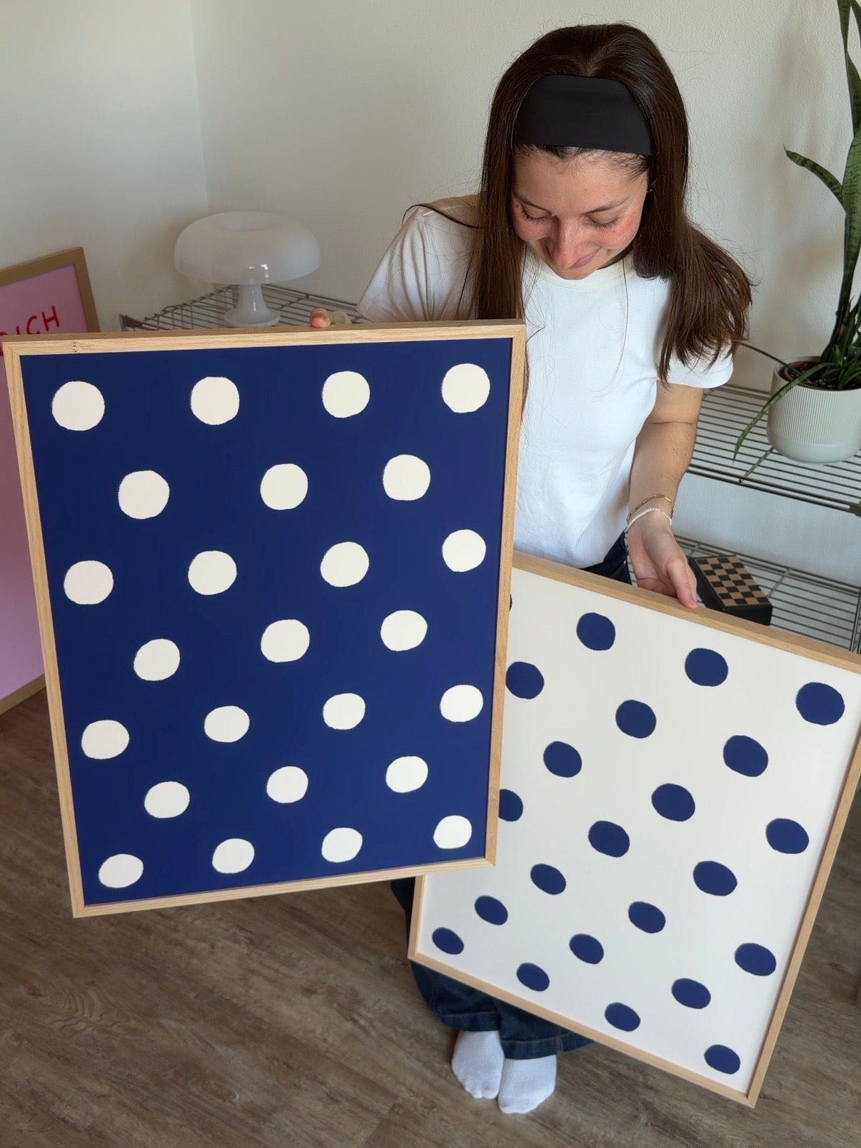 Polka Dot Poster in Buttergelb & Marineblau