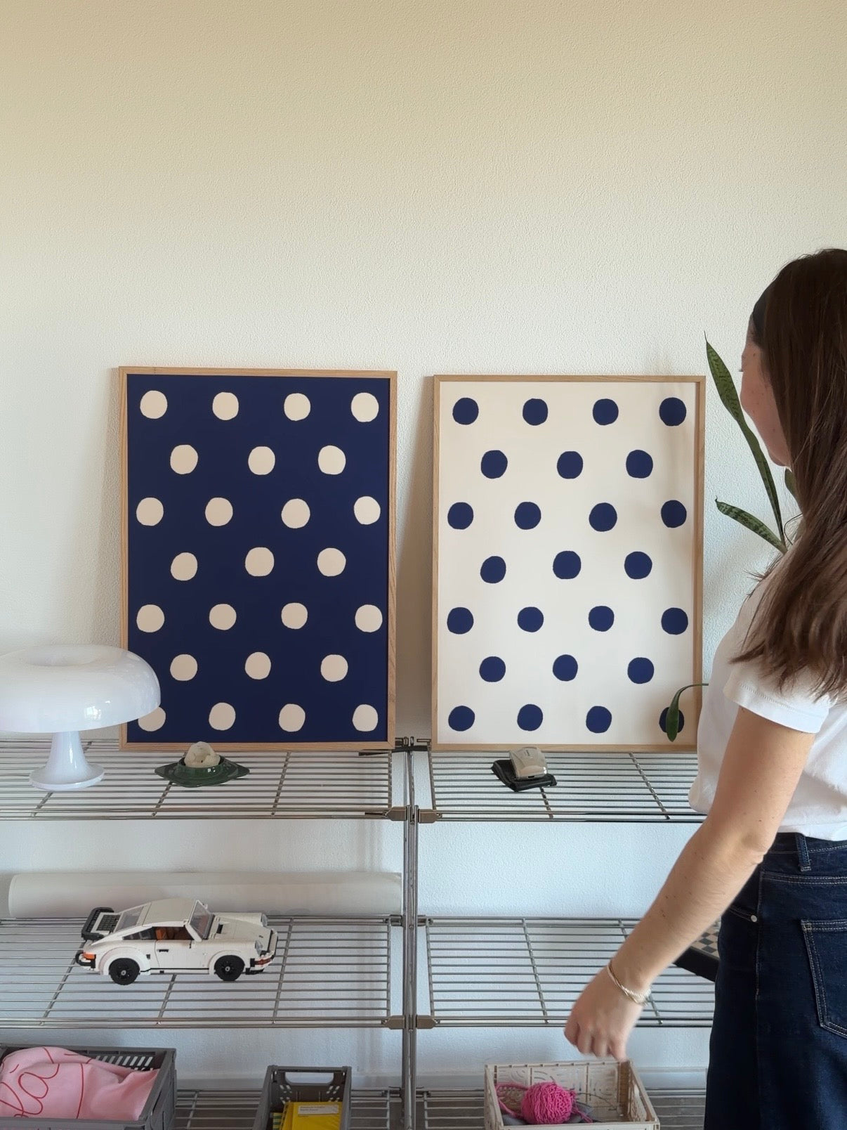 Polka Dot Poster in Buttergelb & Marineblau