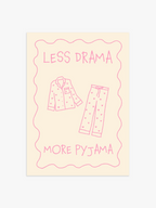 Schlafzimmer Poster "Less Drama More Pyjama" in Rosa