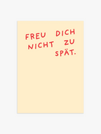 "Freu dich nicht zu spät" Poster in buttergelb-rot