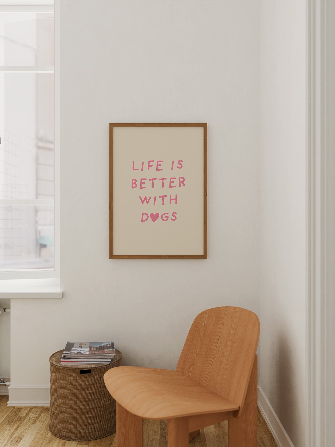 'Life is better with Dogs' Poster in Rosa